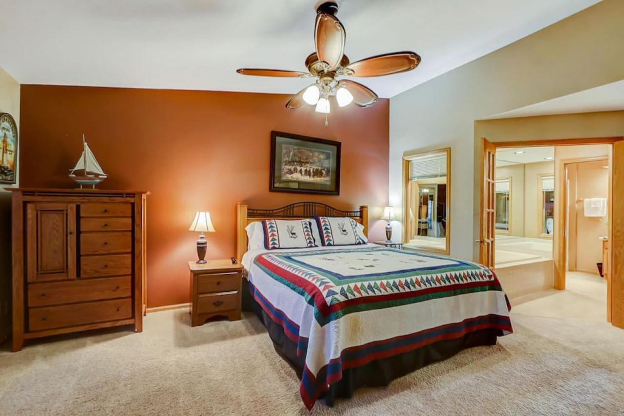 Brown Family Condo For Families Golf Trips And Girls Getaways Wisconsin Dells Exterior photo