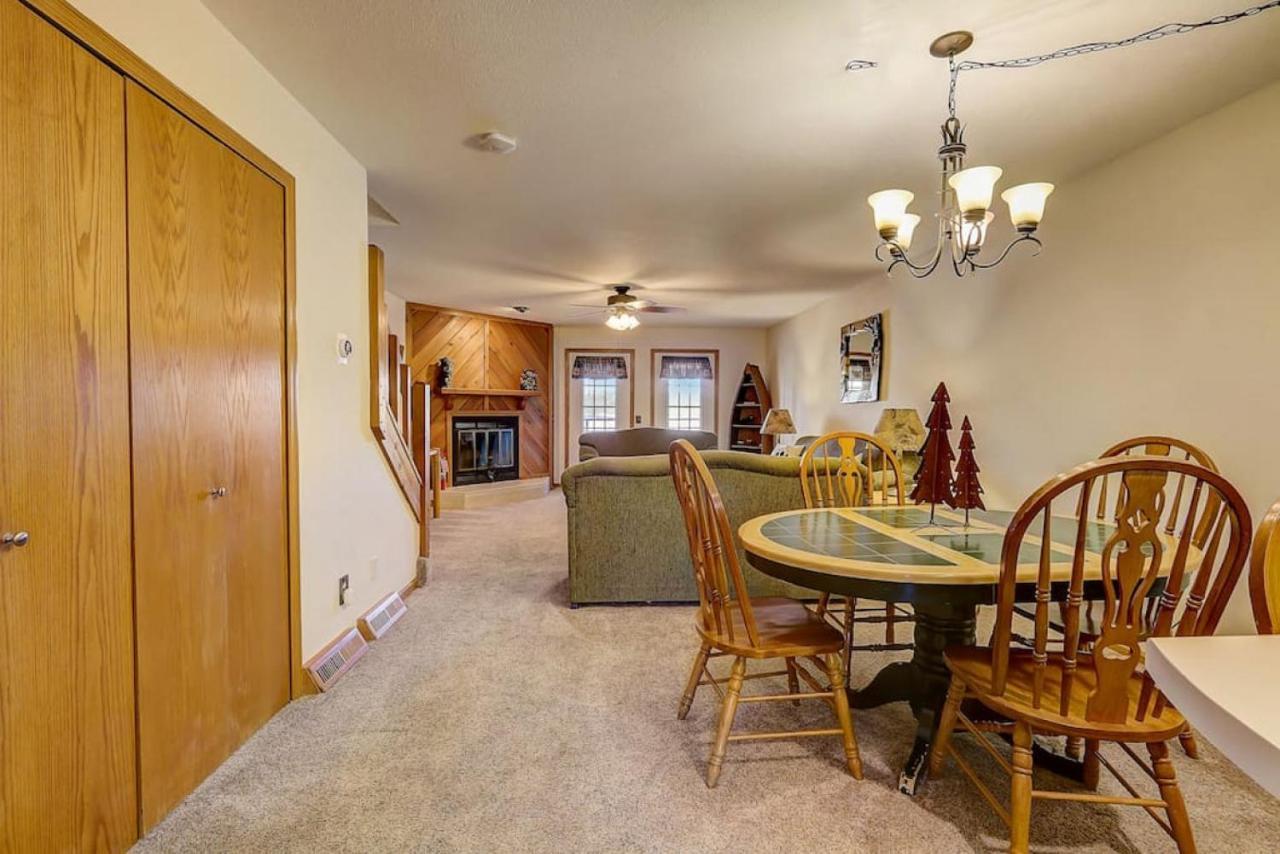 Brown Family Condo For Families Golf Trips And Girls Getaways Wisconsin Dells Exterior photo