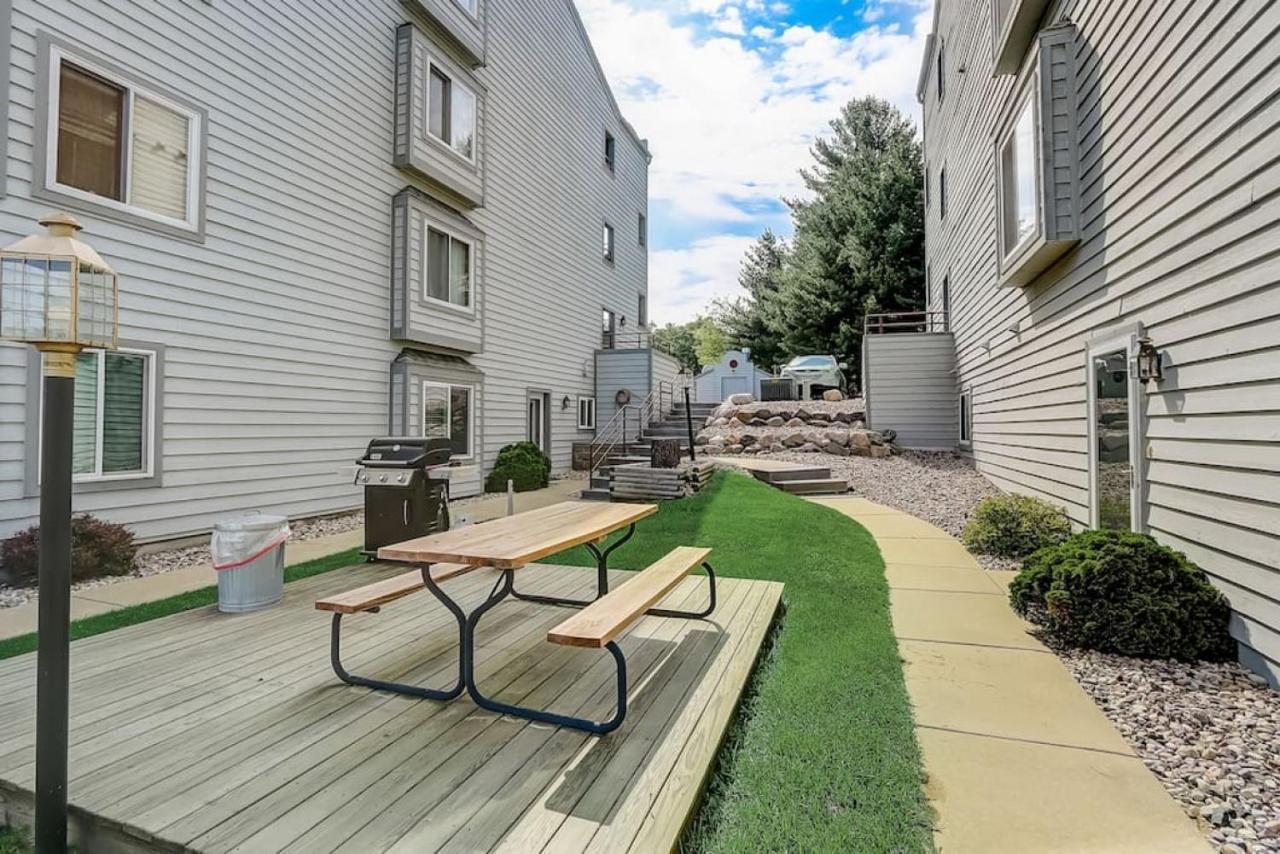 Brown Family Condo For Families Golf Trips And Girls Getaways Wisconsin Dells Exterior photo