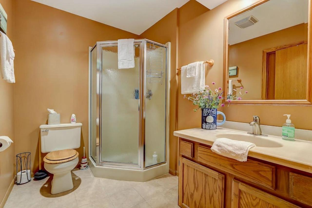 Brown Family Condo For Families Golf Trips And Girls Getaways Wisconsin Dells Exterior photo