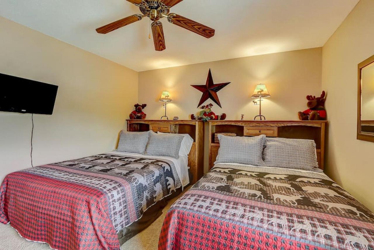 Brown Family Condo For Families Golf Trips And Girls Getaways Wisconsin Dells Exterior photo